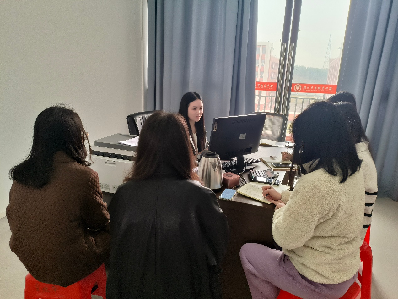 图片包含 人, 室内, 窗户, 男人描述已自动生成