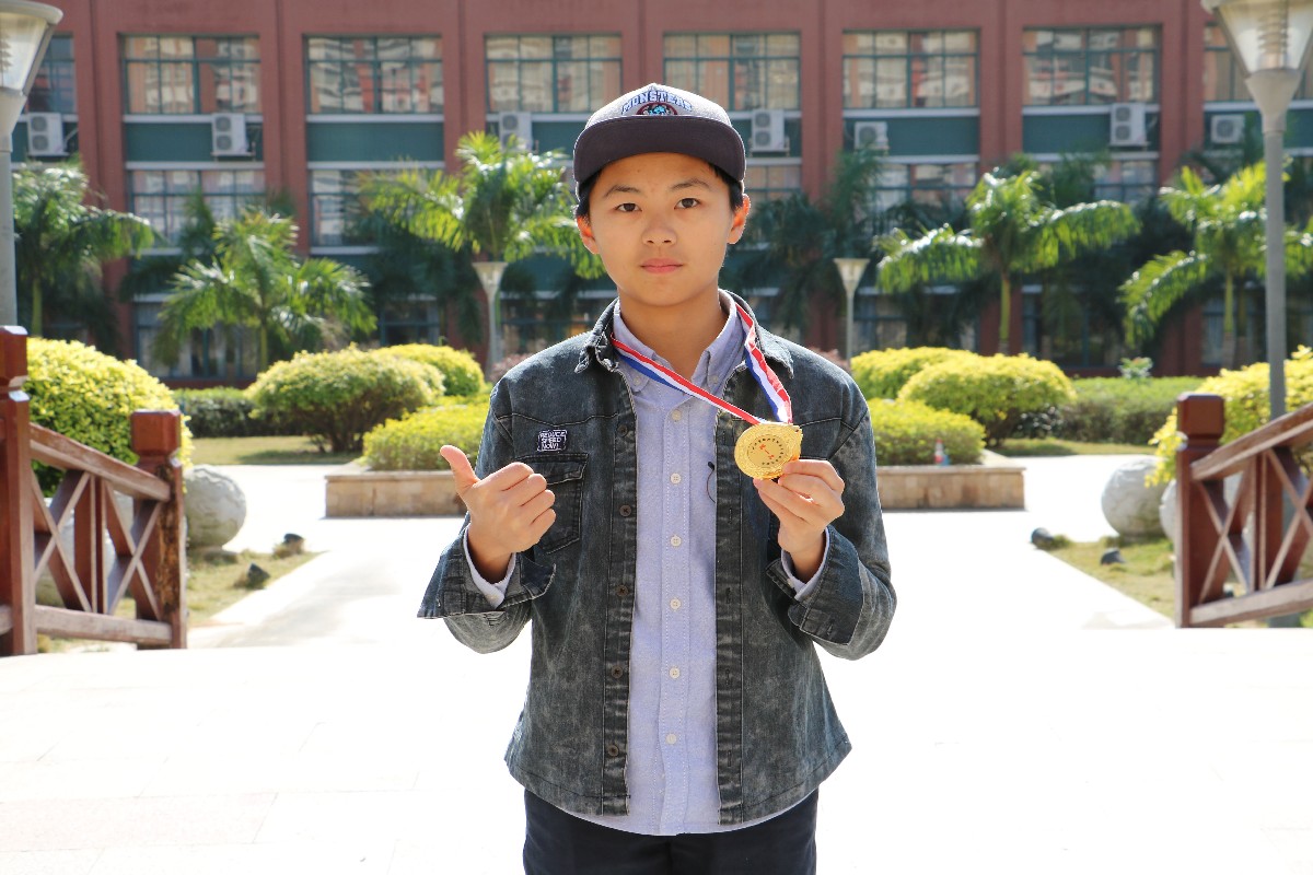 女子100米：庄佳佳（决赛破纪录）